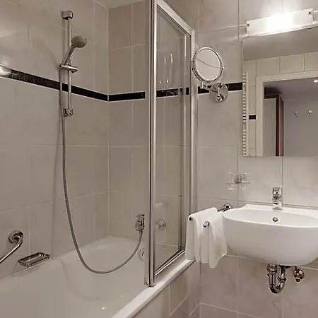 Hotel Newton 4*