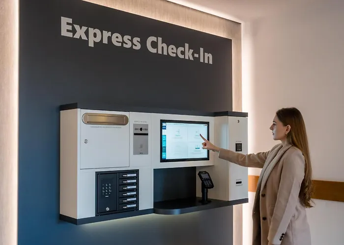 酒店 海尔布​​隆牛顿酒店