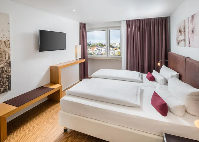 海尔布​​隆牛顿酒店 4*