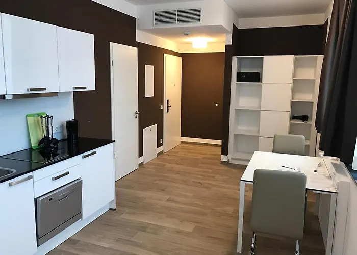 海尔布​​隆牛顿酒店 4* 海尔布隆