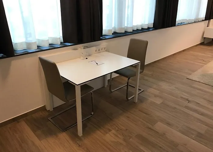 酒店 海尔布​​隆牛顿酒店