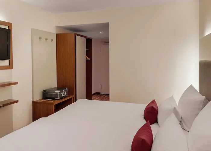 酒店 海尔布​​隆牛顿酒店 4*