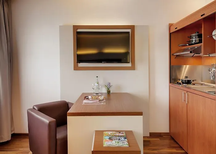 海尔布​​隆牛顿酒店 4* 海尔布隆