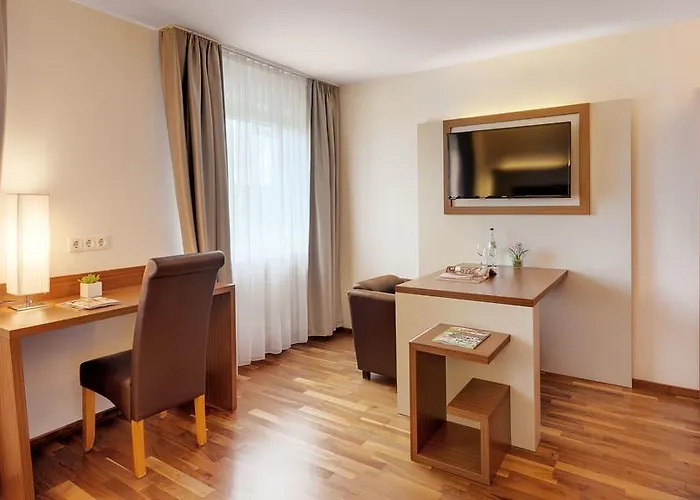 海尔布​​隆牛顿酒店 酒店