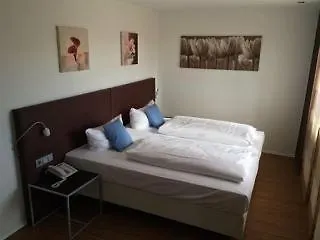 酒店 海尔布​​隆牛顿酒店 4*