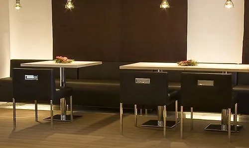 海尔布​​隆牛顿酒店 4*